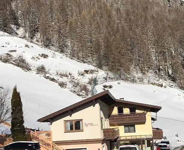 Lyns